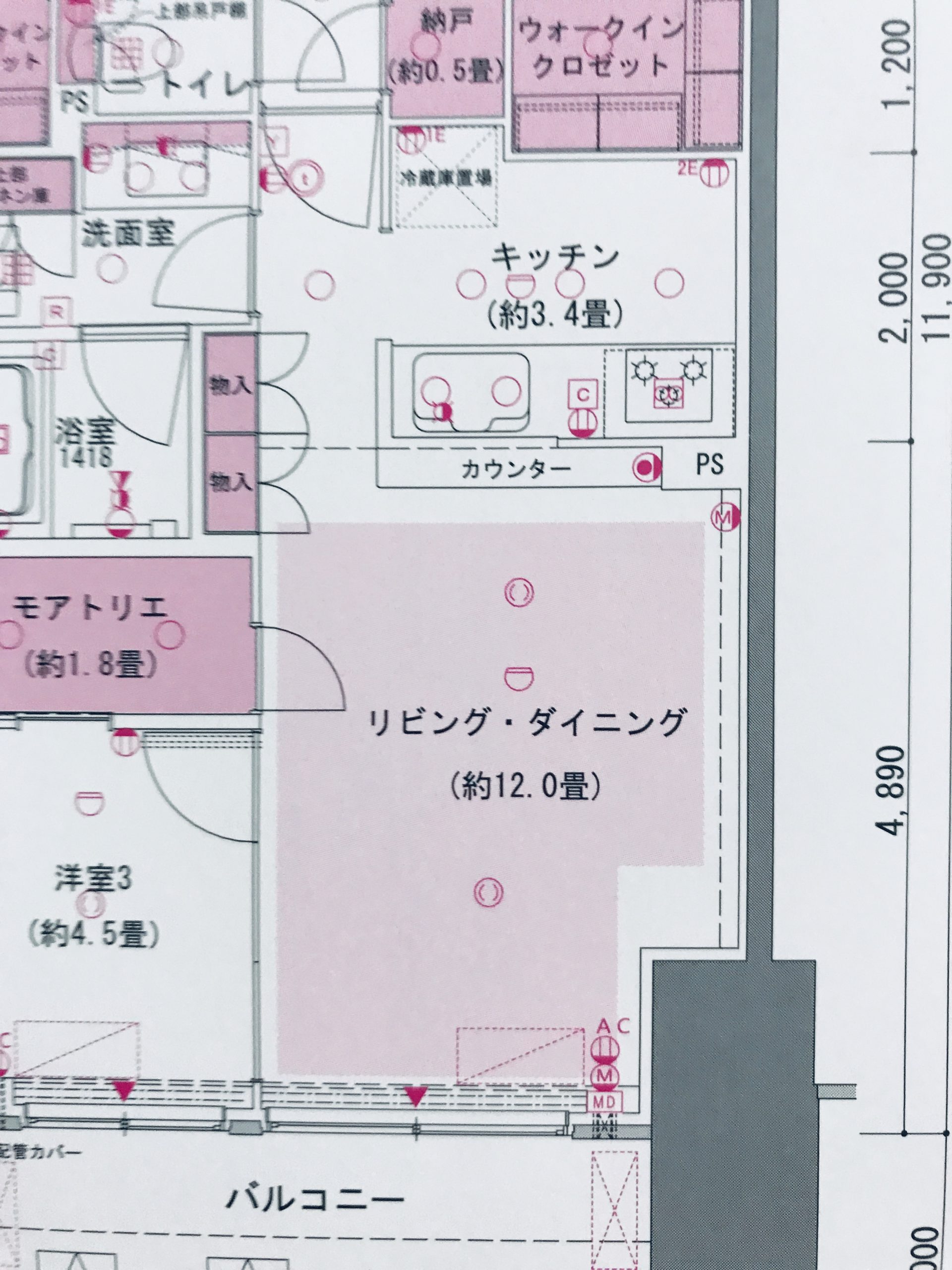 モデルルームで確認した12畳のリビングが 実際に購入した部屋では狭く感じた理由